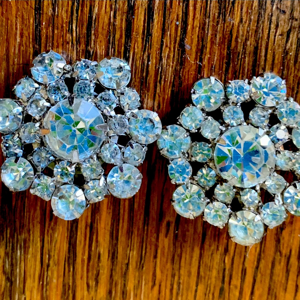 1950’s-60 clip earring is high quality in EUC